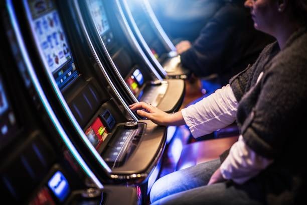 batoto Three Card Poker mobile interface showing real-time betting